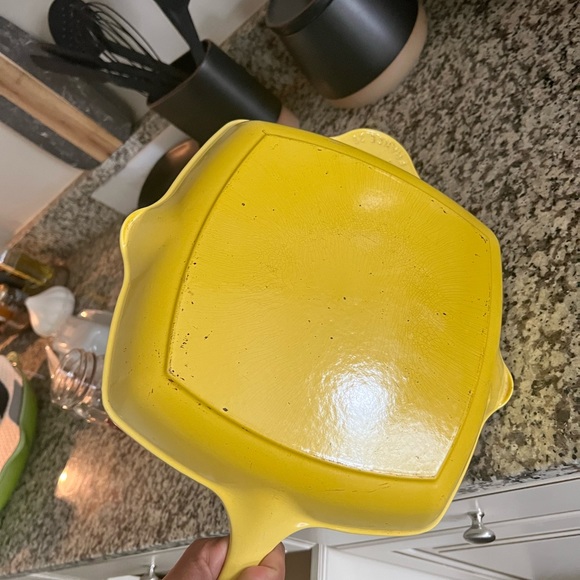 Le Creuset 10 inch cast iron square grill pan. - Picture 3 of 4